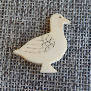 Antique Vtg Carved Bovine Bone Button Of Duck Aprx 1 1 8 339 Y