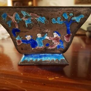 Closienne Antique Chinese People Square Bowl