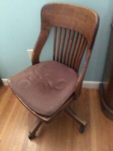 Traditional Antique Swivel Adjustable Oak Desk Chair 