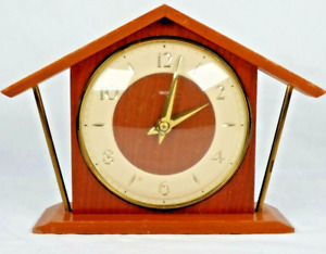 Smiths Mantel Desk Clock In Shape Of House Wind Up Wooden Art Deco Vintage