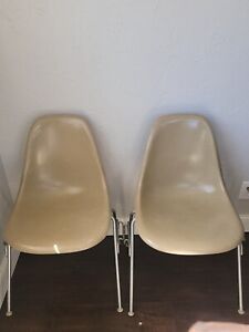 2 Vintage Eames Herman Miller Fiberglass Shell Side Chair Tan Beige Mcm Set