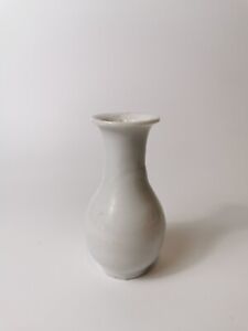 Chinese Ming Dynasty Dehua Kiln White Glazed Miniature Vase