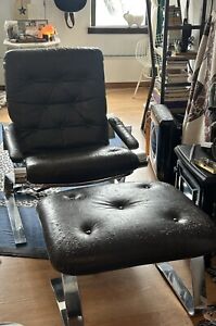 Milo Baughman Wakes Style Lounge Chair