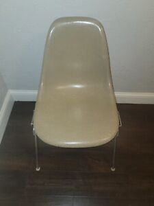Vintage Eames Herman Miller Fiberglass Shell Side Chair Tan Beige Mcm