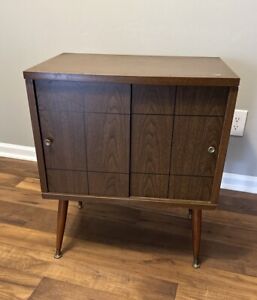1960 1969 Vintage Mide Century Modern Magazine Record Cabinet Side Table