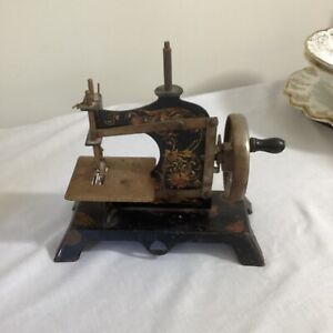 Antique German Hand Crank Child S Sewing Machine Toy Metal Made 1910 1930 Wwi