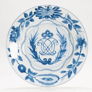 Antique Chinese Ca 1700 Kangxi Chinese Porcelain Armorial Blue And White