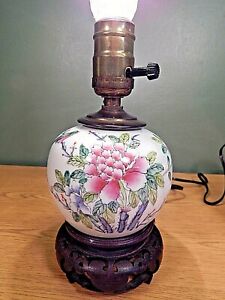 Antique Sweet Small Hand Painted Chinese Lamp With Bird Butterflies