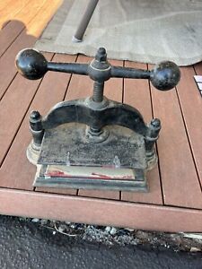 Antique Cast Iron Book Press In Working Condition 10 5x13in Work Area And Base 