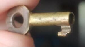 Vintage Antique Open 1 8 Barrel Brass Skeleton Key Padlock Lock Cabinet
