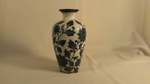 Chinese Sgraffito Vase Stoneware Song Style With Glaze Crackle