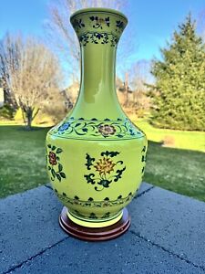 Vintage Chinese Yellow Glazed Porcelain Vase Crackled Pattern 19 Tall