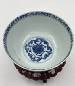 Antique Chinese Late Ming Flower Blue And White Plain Porcelain 