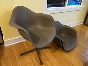 Herman Miller Charles Eames Arm Shell Chair S Dark Tan Griege Authentic