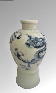 Ming Dynasty 3 Claw Dragon Miniature Blue White Vase 16th 17th Century 4 7 H