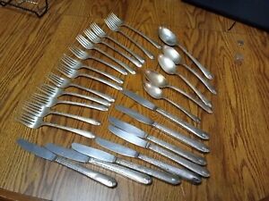 26 Pc Wm Rogers Son International Silver 1940 S Exquisite Pattern Silverplate