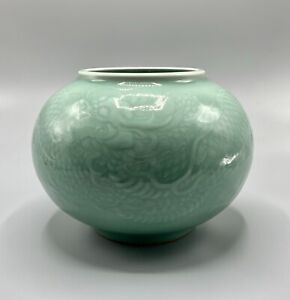 Makuzu Kozan Ii Celadon Vase With Dragon Design 7 5 In X 9 5 In Diameter