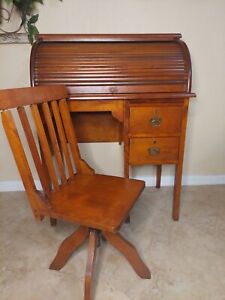 Euc Antique Child S Roll Top Desk W Swivel Bankers Chair Drawers No Key 35 5 
