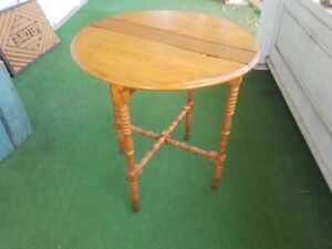 Antique Round Fold Up Drop Leaf Turned Leg Tea Table Stand Country Primitive