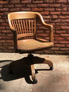 Outstanding Classic Vintage Oak Swivel Office Chair 