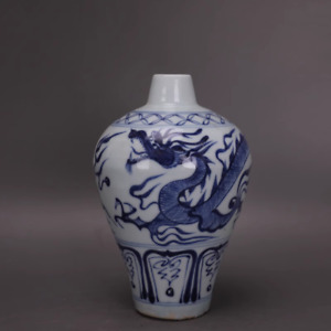 Beautiful Chinese Hand Painting Blue White Porcelain Dragon Vase