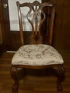 Craved Polished Mahogany Finish Chippendale Style Claw Feet Side Chair