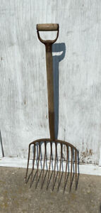 Antique Primitive Farm Tool 10 Tine Cast Iron Pitch Fork Hay Stone Rake