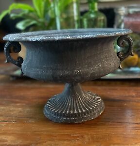 Vintage Metal Metal Iron Foundry Casting Pot Stand Garden Planter Handles Bowl