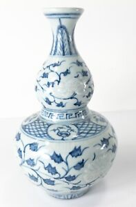 Antique Chinese Ming Yuan Style Blue And White Double Gourd Vase