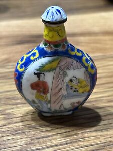 Antique Chinese Porcelain Snuff Bottle W Top Scoop Painted Enamel Story Art