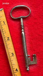 Antique Skeleton Key Rare 1700 S Genuine Steel Old Key Fromn Paris Wow 