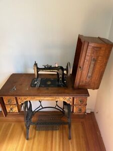 1886 Eldredge B Antique Sewing Machine