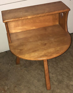 Beautiful Vintage Cushman 2106 Colonial Solid Maple Nightstand Side End Table