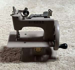 Antique Vintage Child S Singer Hand Crank Sewing Machine