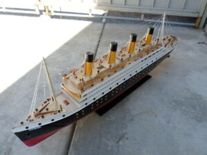 Titanic Wooden Model Cruise Ship W Flashing Light 40 