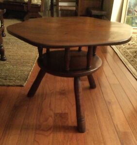 Antique Cushman Colonial Creation No 3 24 3 Legged Table