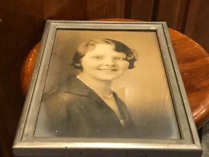 Antique Photograph Pretty Woman Gray Wood Frame 8 X11 J E Purdy Co Boston
