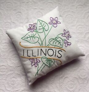 Vintage Embroidered U S State Quilt Top Illinois Tiered Tray Tuck Pillow