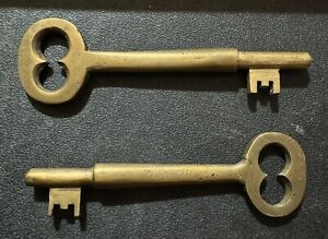 2 Antique Brass 3 3 4 To 3 1 2 Brass Skeleton Key Lot