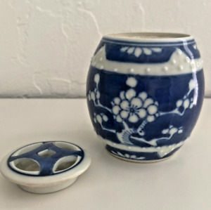 Antique Chinese Prunus Blossom Blue White Porcelain Small Jar