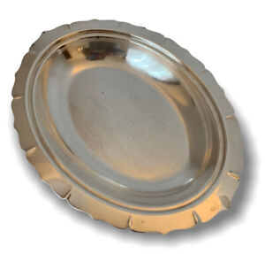 Vintage Meriden P Co Early American Footed Silverplate Oval Tray 11 Scallope