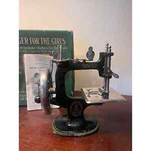Antique 1928 Singer Sewing Machine For Girls Comes With Box And Instructions