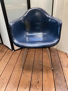 Vtg Herman Miller Eames Blue Navy Fiberglass Arm Shell Nice Chair Mcm