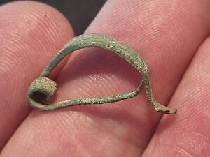 Roman Tiny Childs Bronze Fibula Brooch In Uncleaned Condition Found In Uk La17