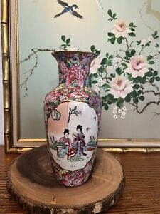 Vintage 1960 S Qianlong Nian Zhi Chinese Porcelain Famille Rose Medallion Vase