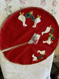 Beaded Sequin Red Felt Christmas Tree Skirt Vintage Ducks Geese White Goose