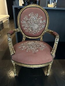 Pair Vintage French Provincial Louis Xv Style Armchairs With Dusty Rose Tapestry