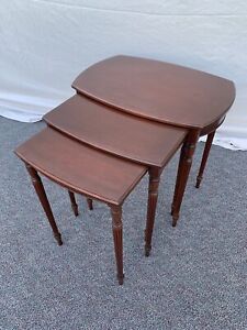 Vintage Antique Imperial Furniture Co Mahogany 3 Stack Nesting Tables Fluted