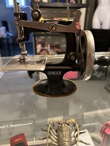 Vintage Antique 20 1 Mini Singer Child S Sewing Machine Hand Crank C 1910s