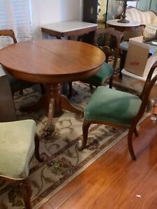 Antique Claw Foot Round Oak Table And Set Of Four 1847 Chairs